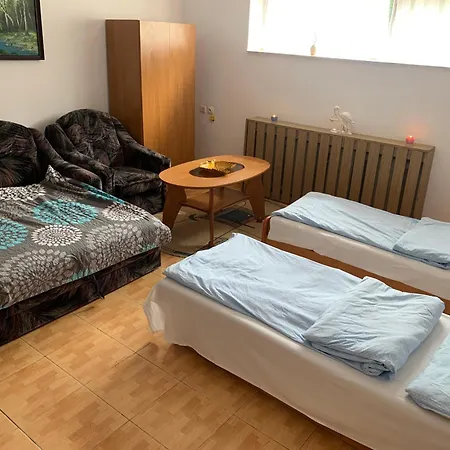 Lazur Konukevi *